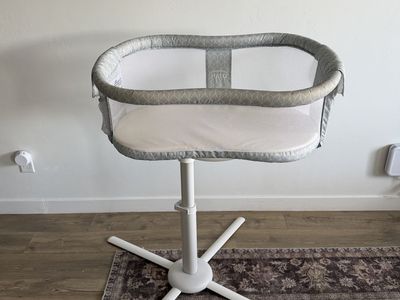 Halo Bassinest Swivel Sleeper Essentia Portable Bassinet - Adjustable, Used