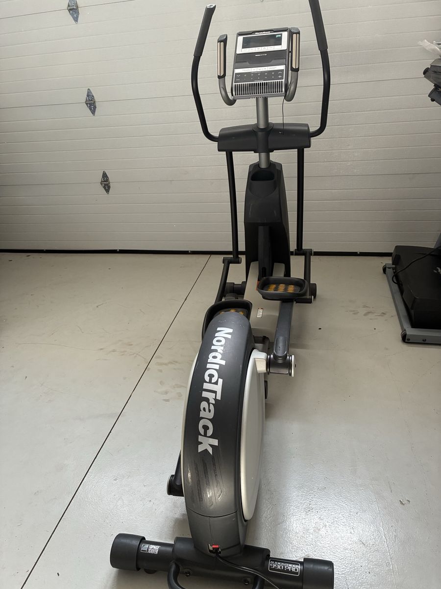 NordicTrack Incline Trainer X22i Elliptical Machine Cross Trainer