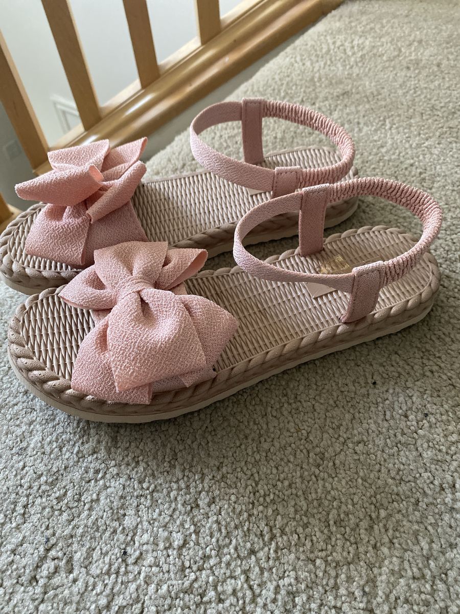 Pink bow sandals