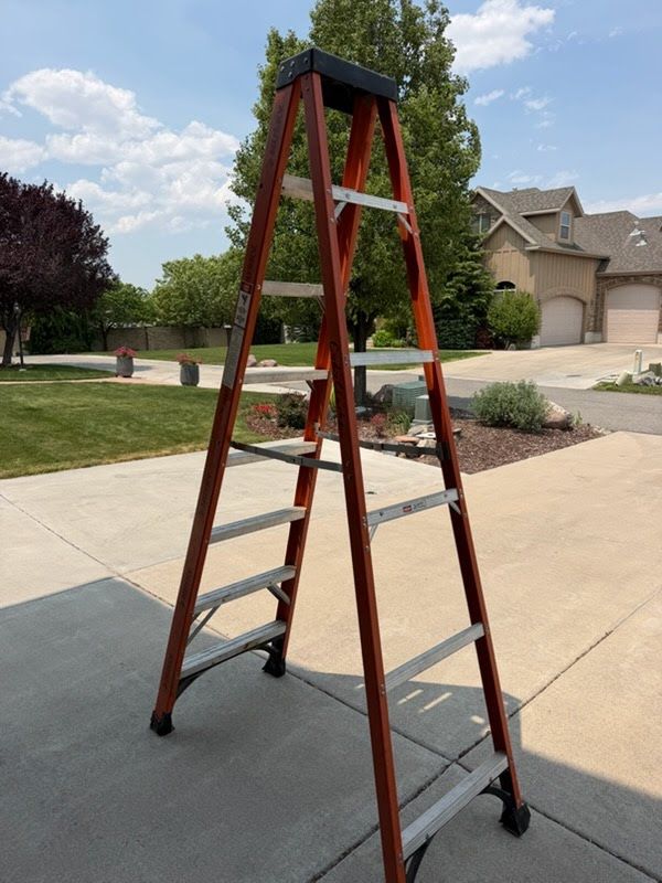 8ft Husky Stepladder