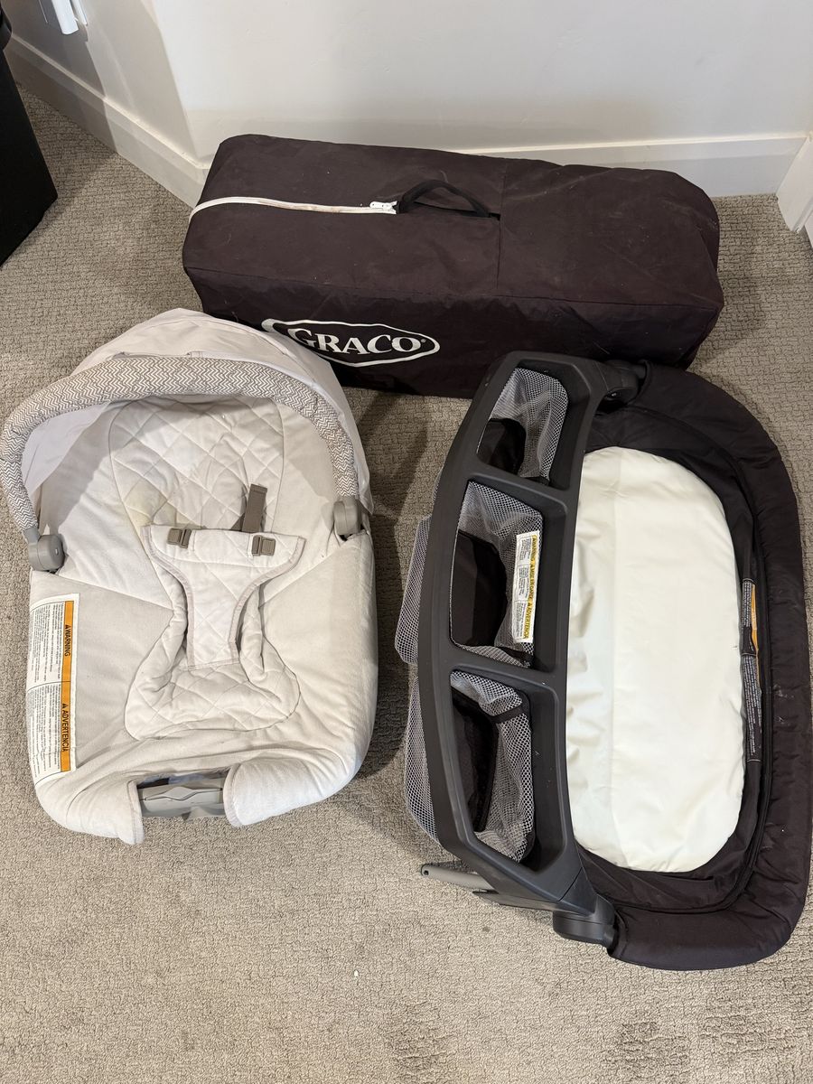 Graco Pack 'n Play Portable Playard with Newborn Napper & Bassinet - Black/Grey