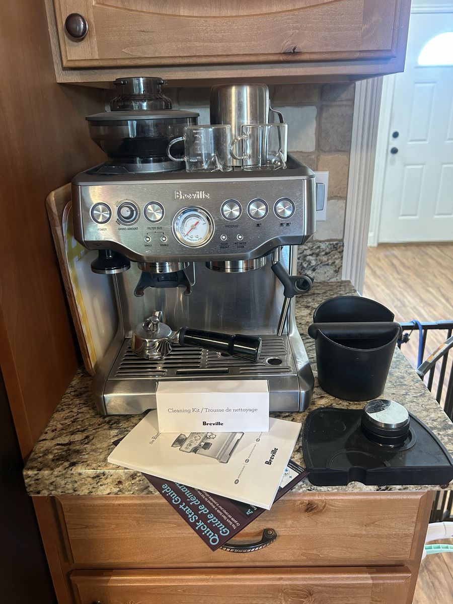Breville Barista Express Espresso Machine - Stainless Steel, Built-in Grinder, Milk Frother