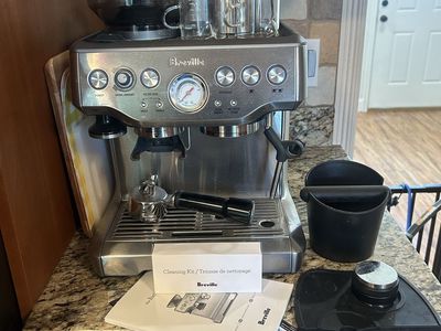 Breville Barista Express Espresso Machine - Stainless Steel, Built-in Grinder, Milk Frother