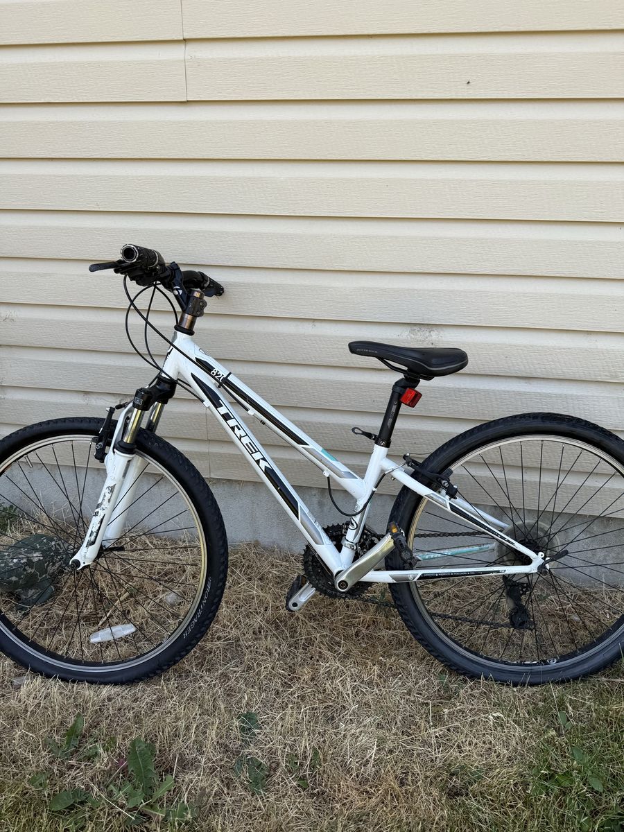 Trek 820 Women's Small Frame Mountain Bike - White/Black, Used $75 OBO