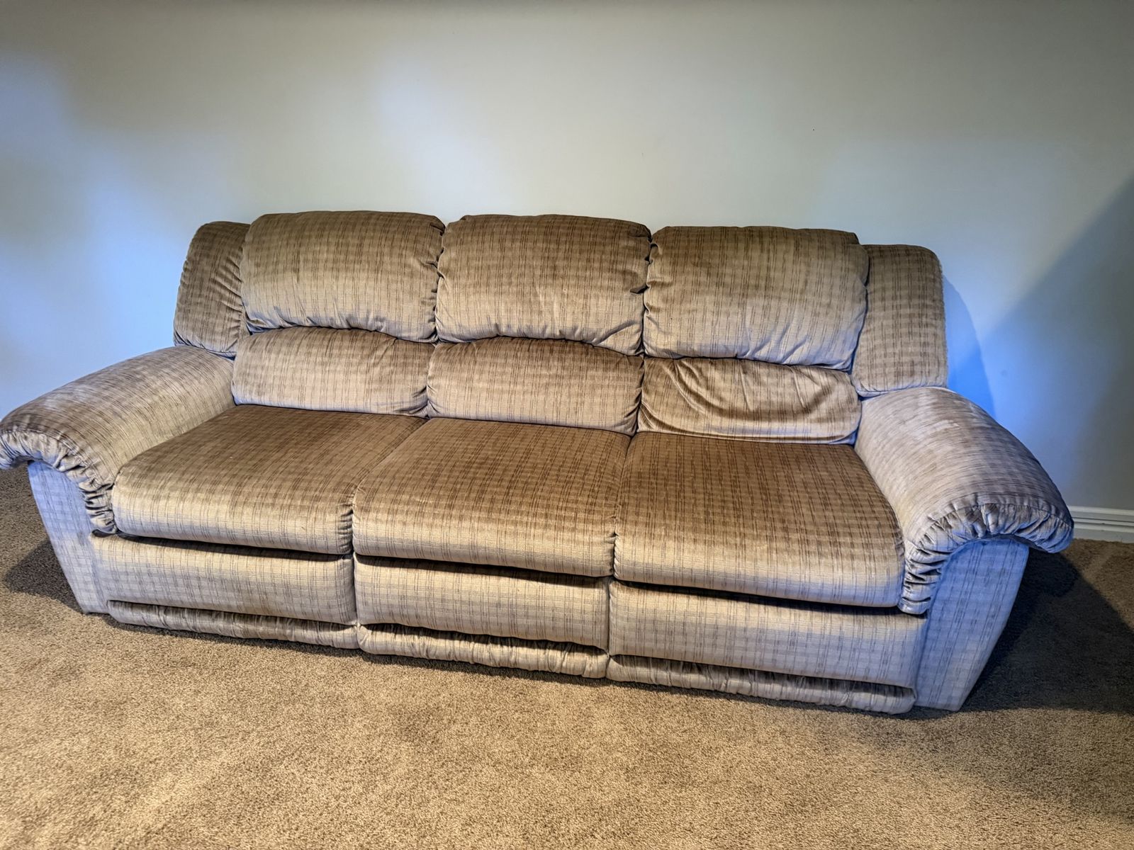 Free reclining couch set 