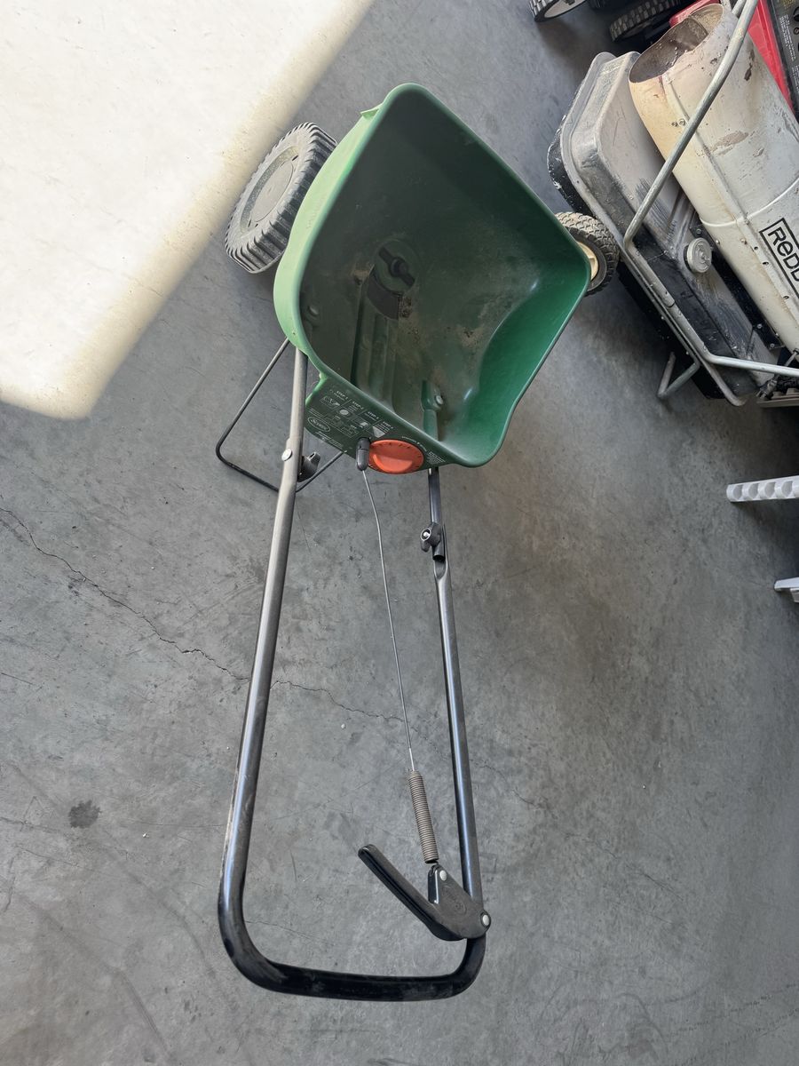 Fertilizer Spreader