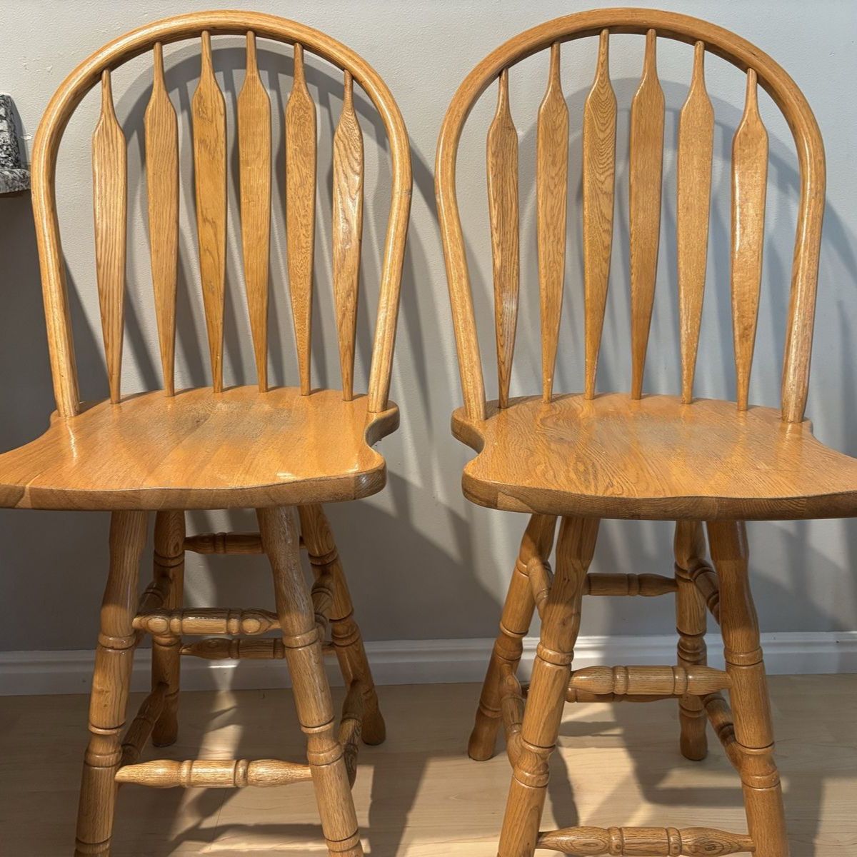 Classic Oak Wood Spindle Back Bar Stool Counter Height Swivel Chair - set of two