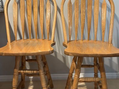 Classic Oak Wood Spindle Back Bar Stool Counter Height Swivel Chair - set of two