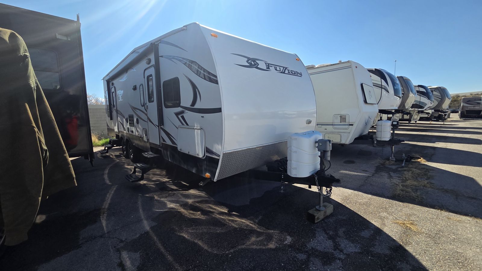 2013 Keystone RV Fuzion 300 TOY HAULER W/ 4KW ONAN GEN !!!
