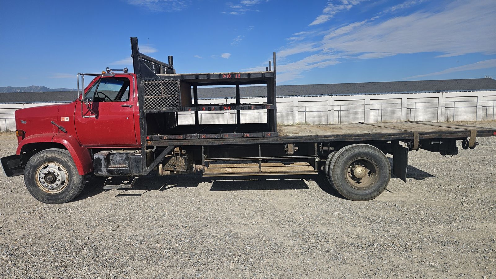 1988 GMC truck good condition. with hoist