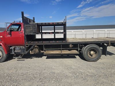 1988 GMC truck good condition. with hoist