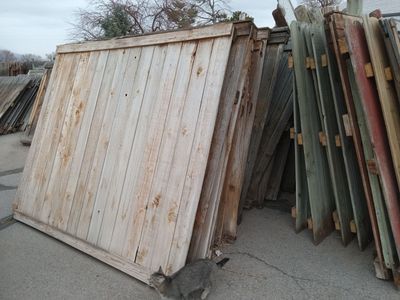 Wood fence no nails in boards (can deliver)rustic cabin wall