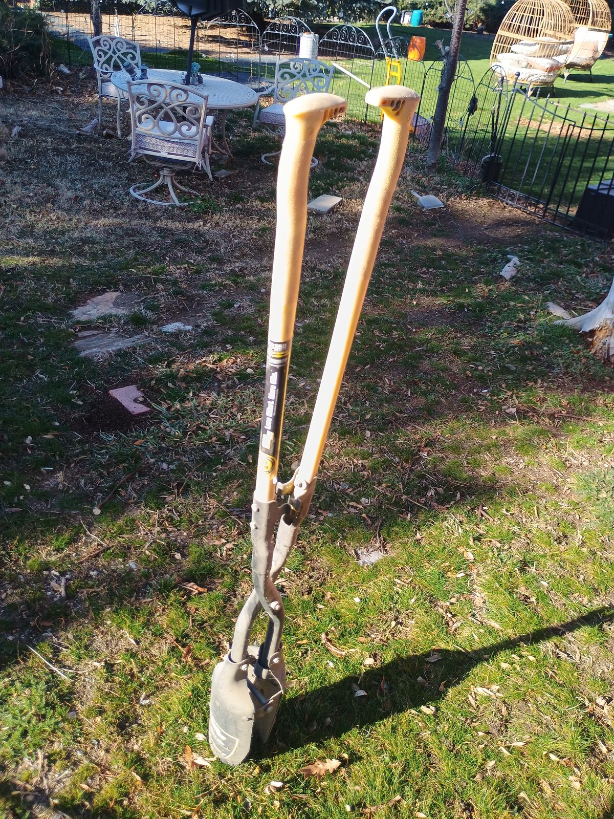 Post-Hole Clamshell digger