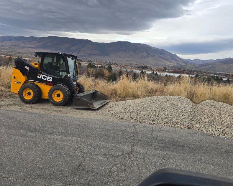 FULLSIZE SKIDSTEER FOR RENT (DAILY & WEEKEND SPECIALS AVAILABLE)