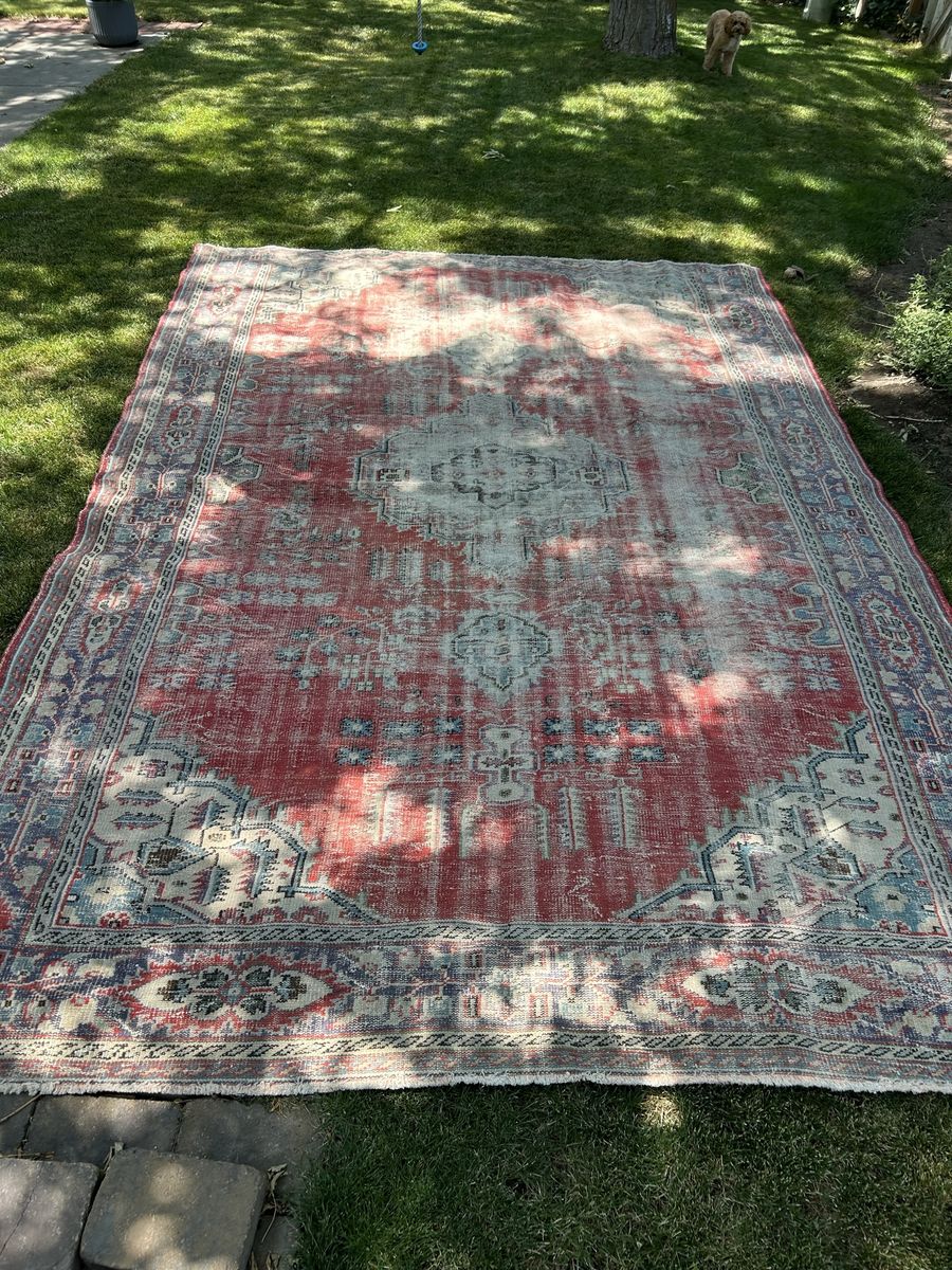 XLarge VintageTurkish Anatolian Rug.    8’7” X 12’9”