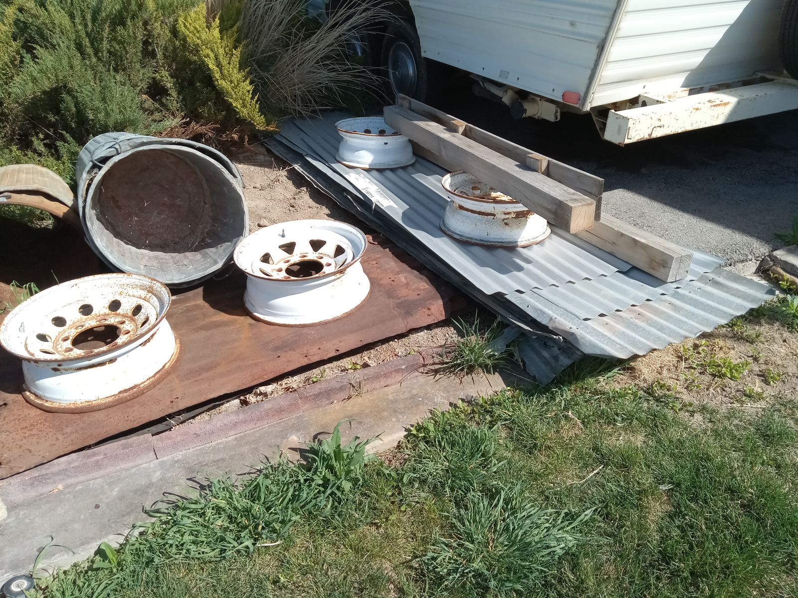 Rustic and new galvanized metal roof sheets (can deliver)