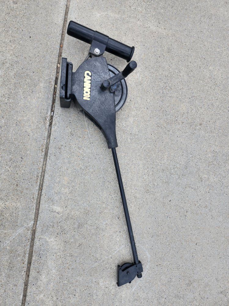 Cannon Easi Troll Downrigger Fishing Rod Holder Mount for Boats with custom weight.