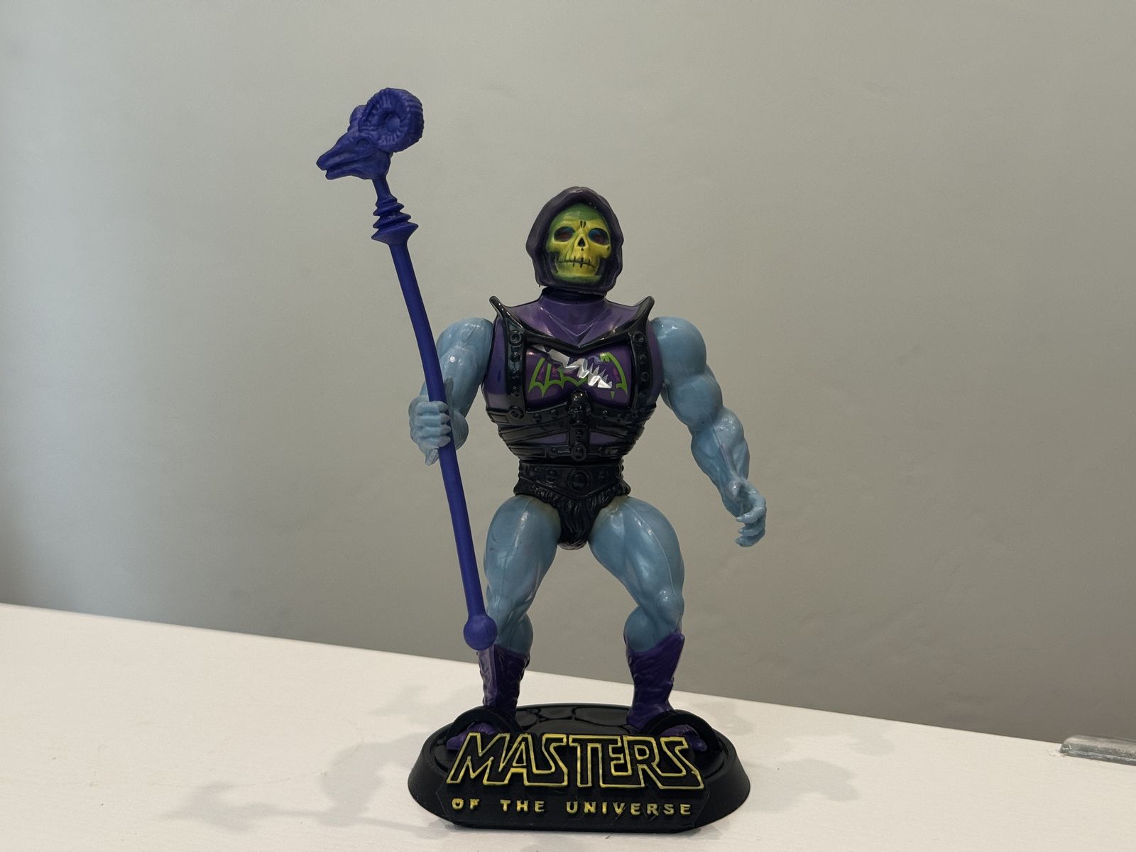 Vintage 1982 MOTU Skeletor with Havoc Staff – No Sword