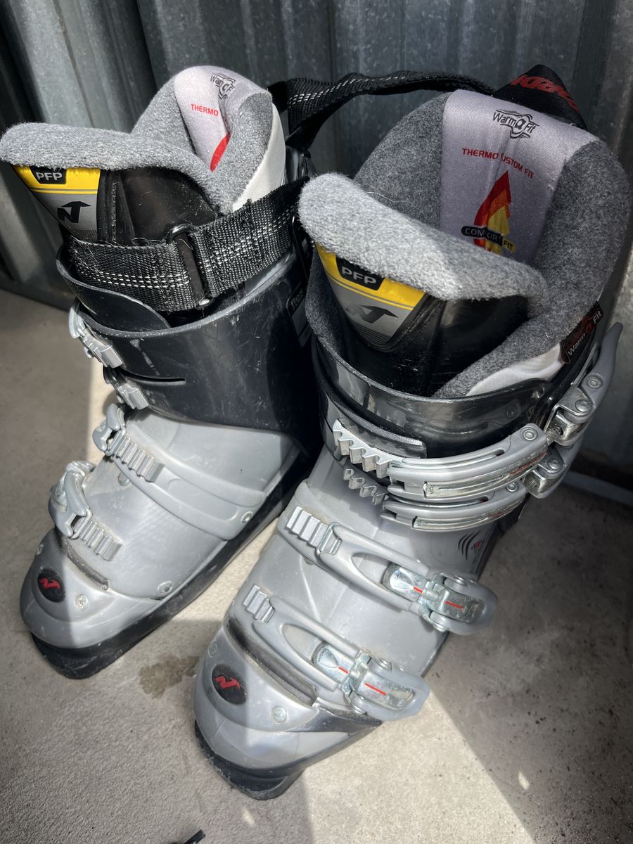 Nordica ski boots size 250 255