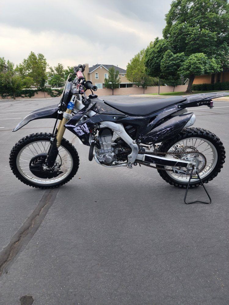 2014 Honda CRF450R ($3,500 O.B.O)
Super clean
Starts and runs amazing (like a Honda)
Clean title
Comes with extra set of rims/Ti