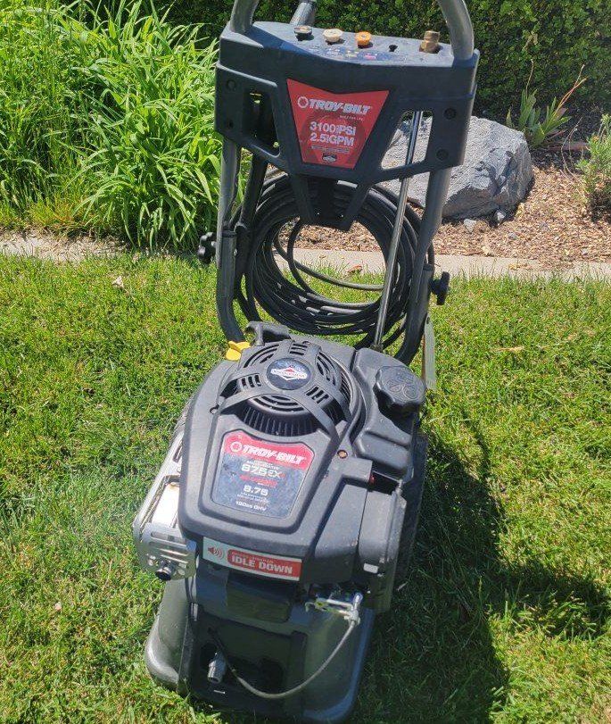 Troy-Bilt 3100 PSI 2.5 GPM Gas Pressure Washer with Briggs & Stratton 875EX Engine