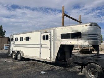 Charmac Elite 4 horse Slant Load Gooseneck Trailer 91'