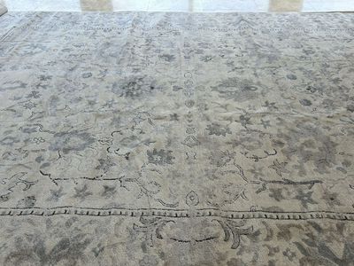 Brand new large Ivory/Gray Floral Area Rug with Traditional Pattern, 10x14 with rug pad