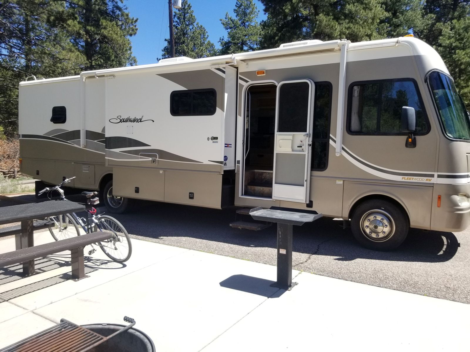 Fleetwood Southwind  36 foot Motor Home
