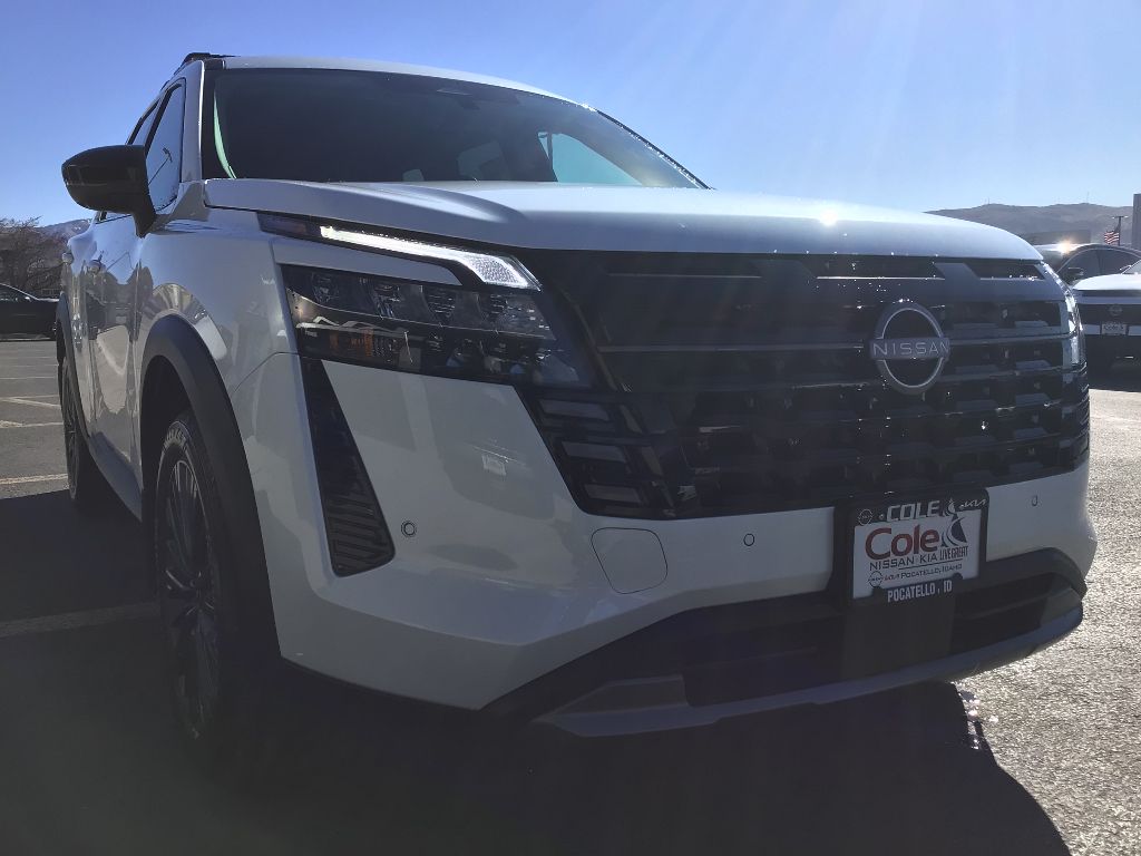 2026 Nissan Pathfinder SL