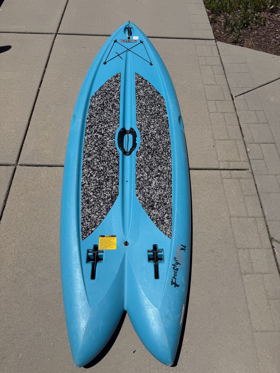 Lifetime paddle boards with oar