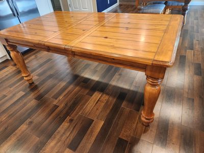 Dining table with 2 leaves and 8 chairs