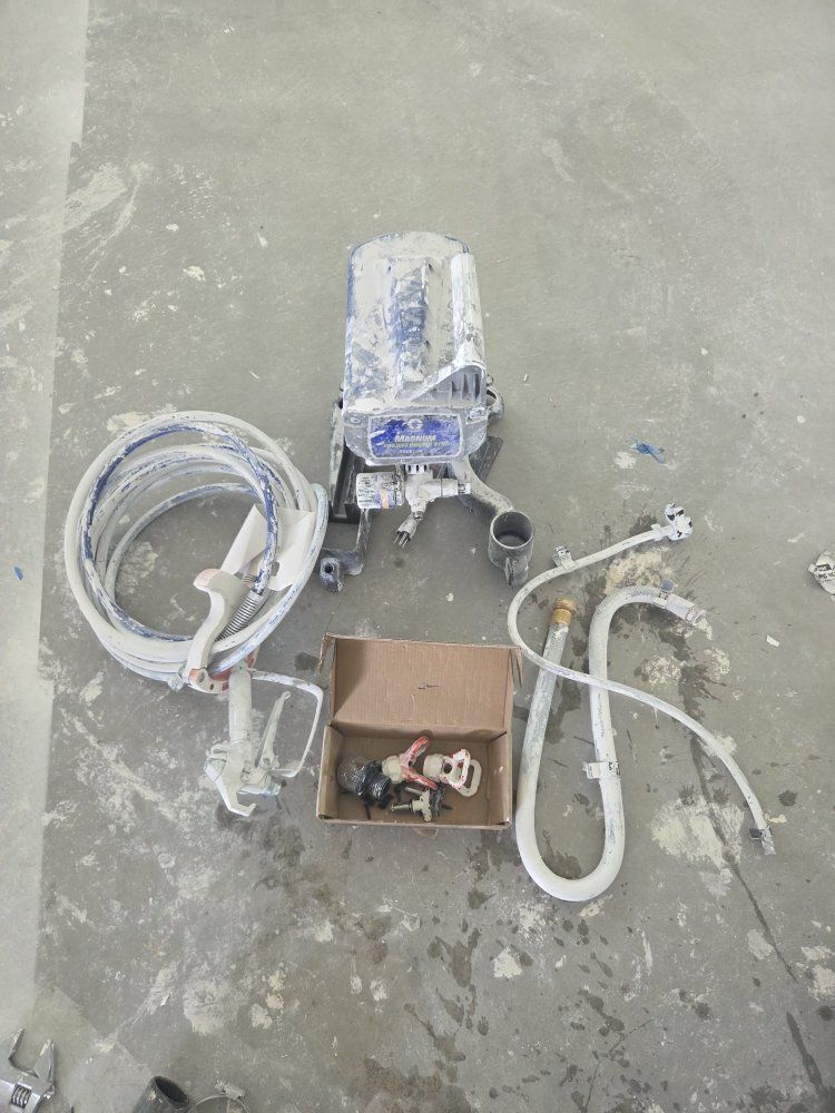 Graco Magnum Stand Paint Sprayer with Hose, Gun, and Accessories - Used Condition