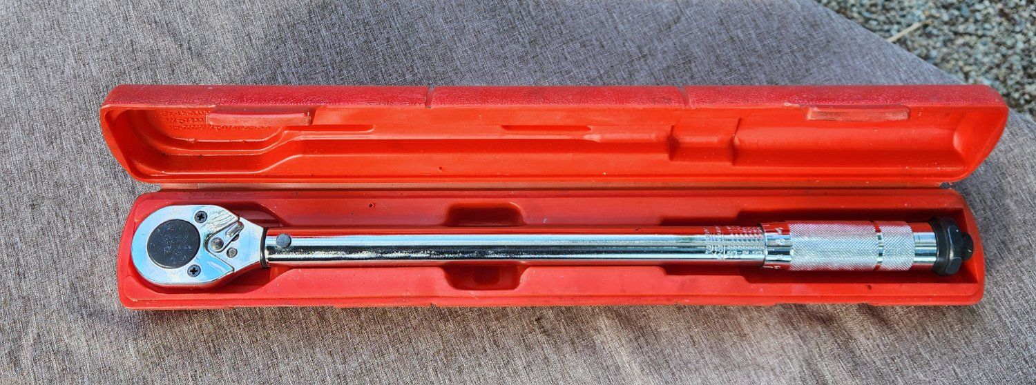 Pittsburgh Click-Type 150lb Torque Wrench with Storage Case