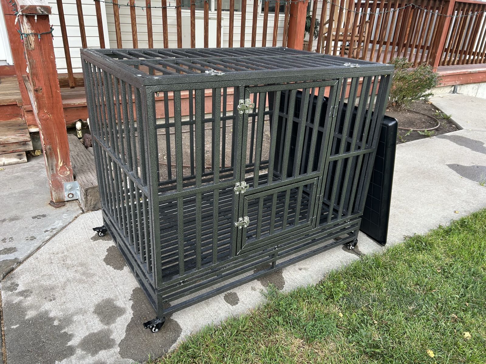 XL Steel Dog kennel on wheels 