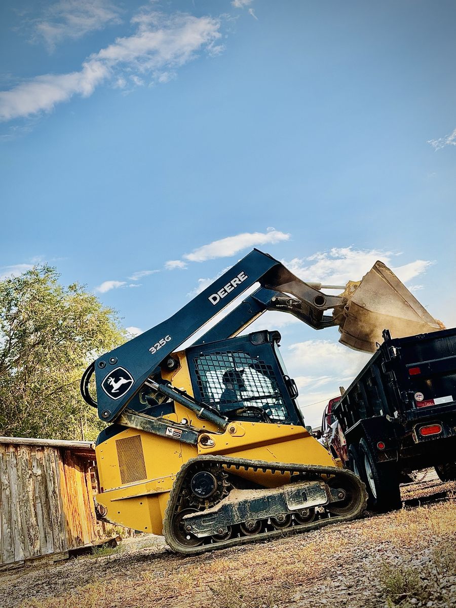 2022 John Deere 325G