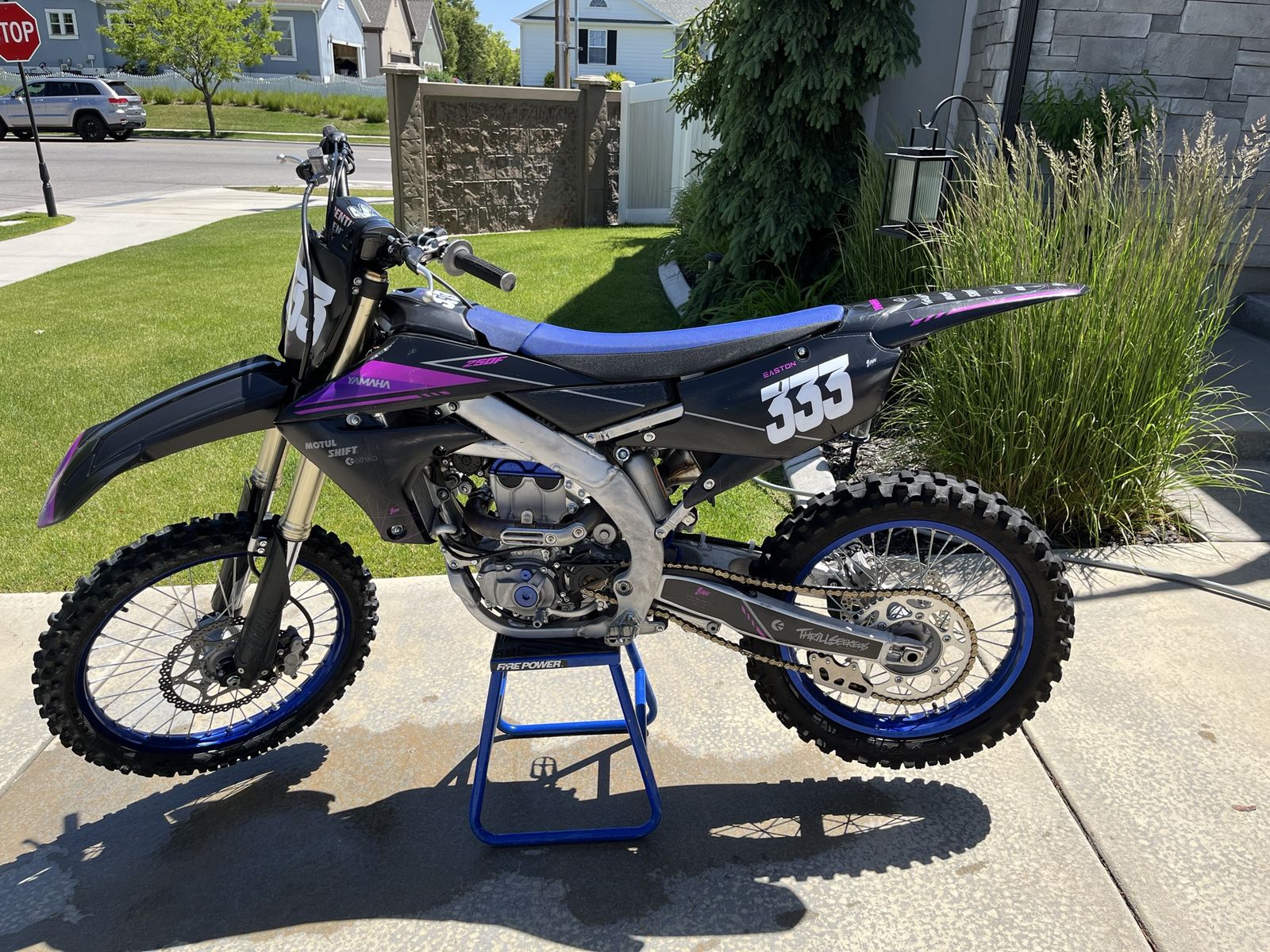 Yamaha  YZ 250 f monster racing edition .