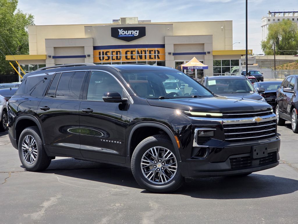 2025 Chevrolet Traverse LT