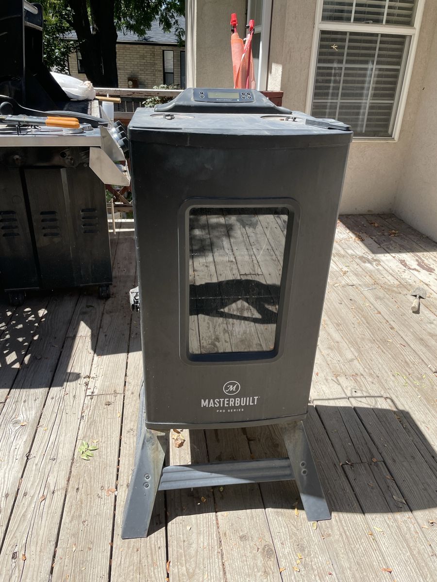 Masterbuilt Pro Series smoker