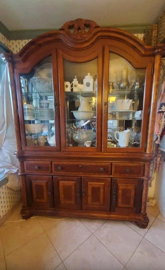 Beautiful Wood Dining Set & China Hutch - Table, 6 Chairs, and Display Cabinet
