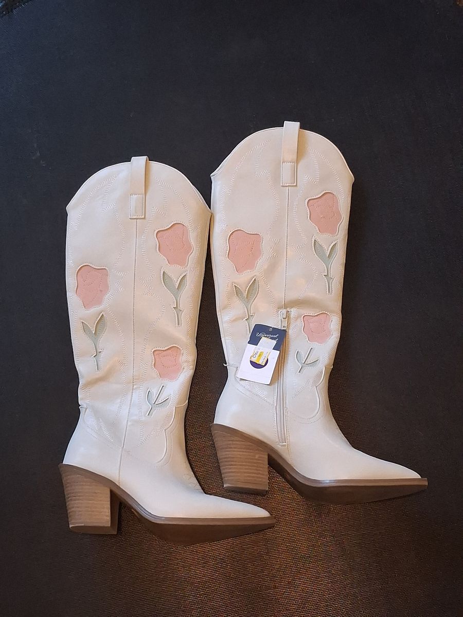 Cowgirl Boots - Women's size 6
