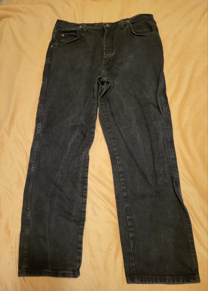 **NEW MEN'S 38WX32L WRANGLER JEANS**