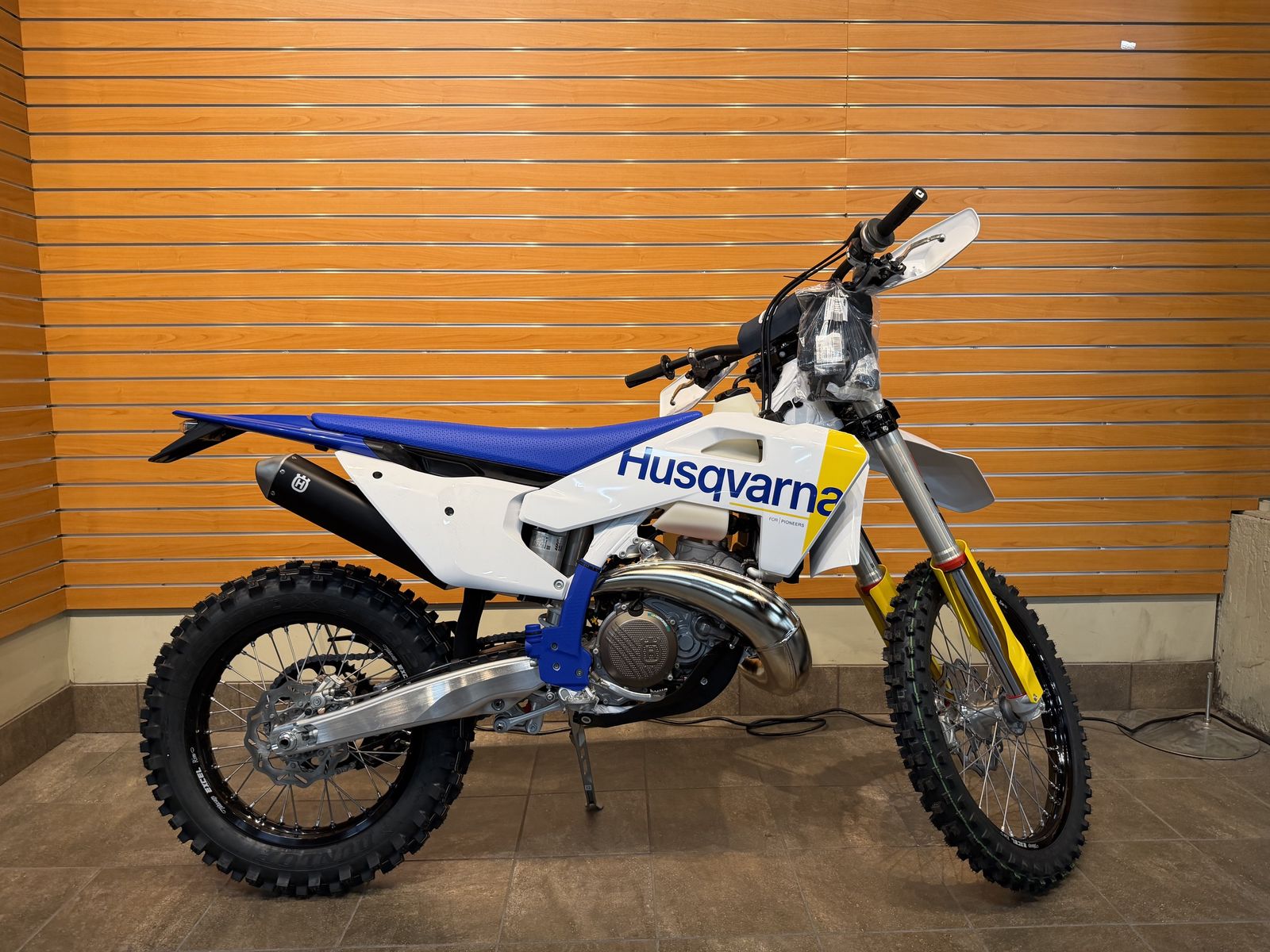 2027 Husqvarna TE 300 - Q39951