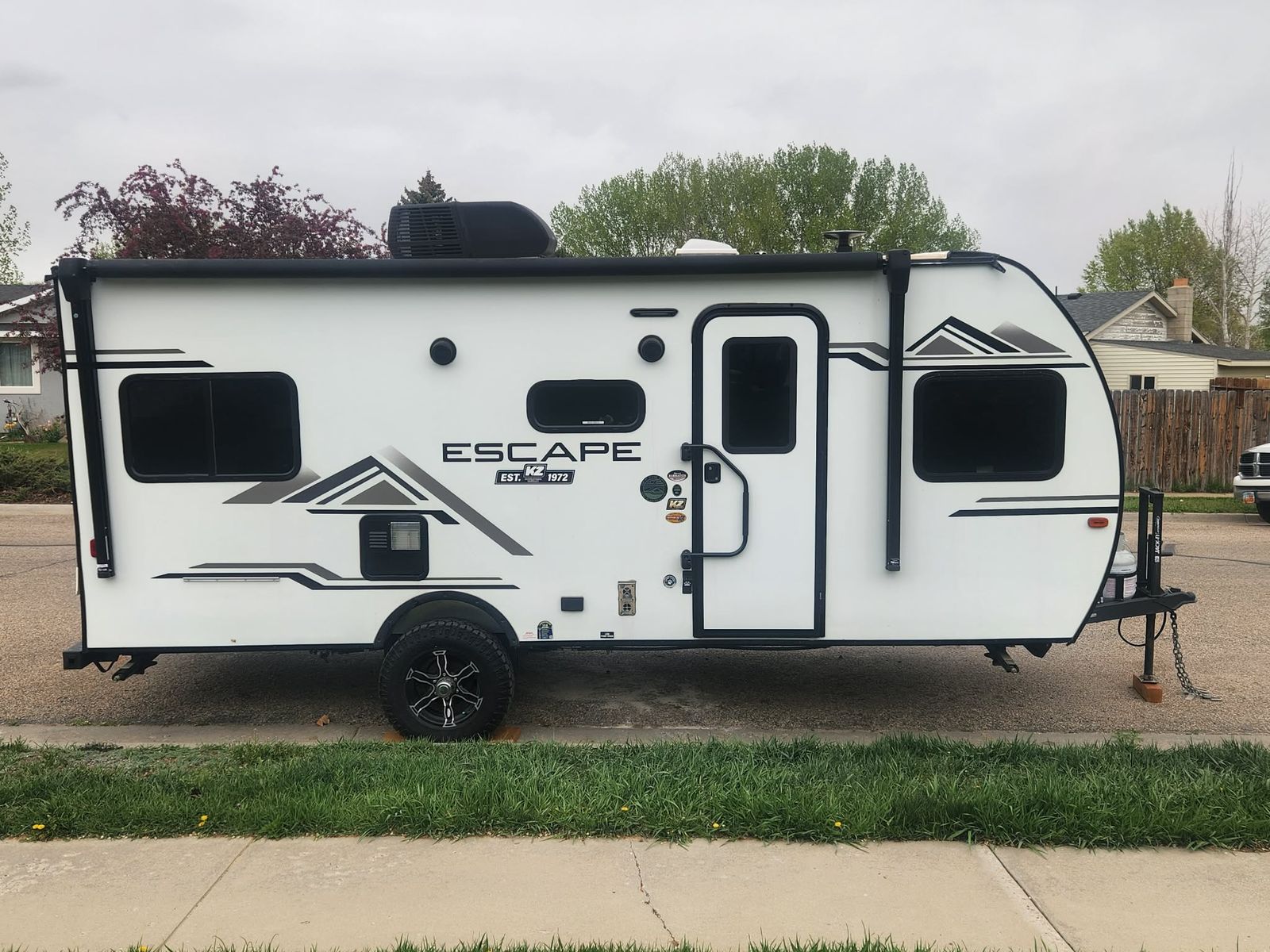 2022 KZ e18 escape hatch, toy hauler camper trailer