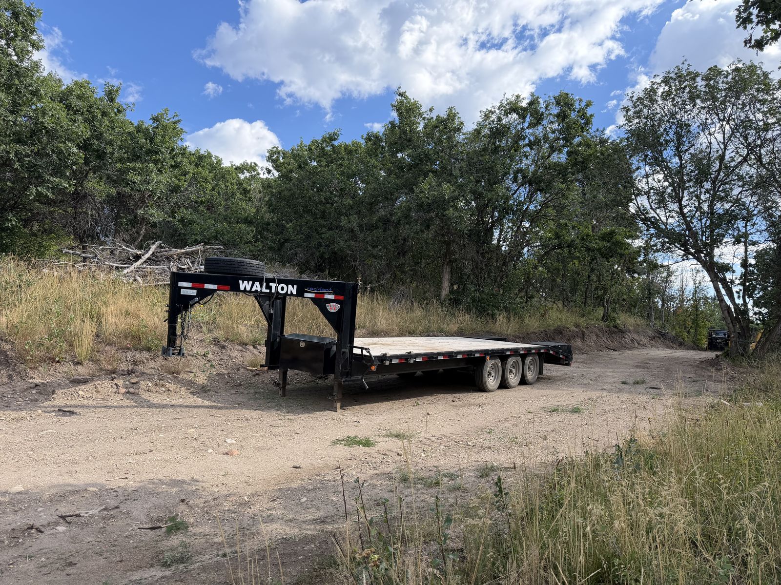 Walton 25’ Gooseneck Flatbed Trailer 21K