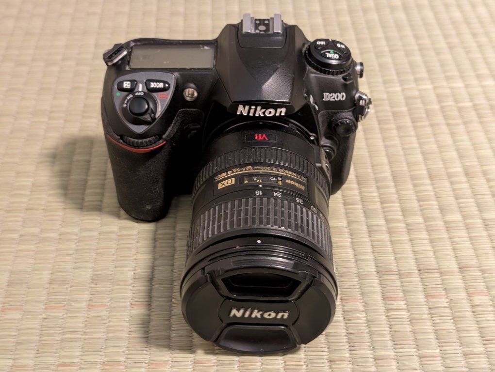 Nikon D200 DSLR Camera AF-S DX NIKKOR 18-200mm f/3.5-5.6G ED VR Lens & SB-800 Speedlight
