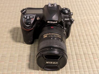 Nikon D200 DSLR Camera AF-S DX NIKKOR 18-200mm f/3.5-5.6G ED VR Lens & SB-800 Speedlight