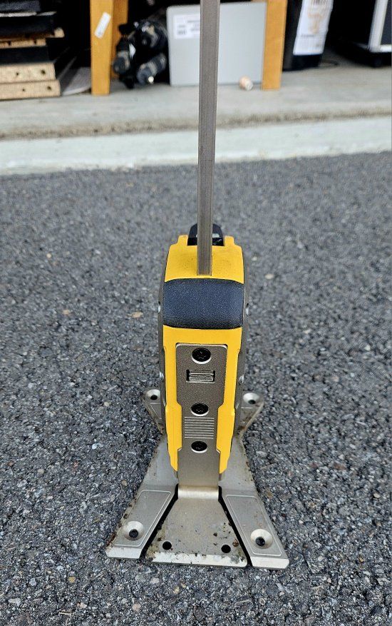 DEWALT TOUGHSERIES Deck Board Straightener | Heavy