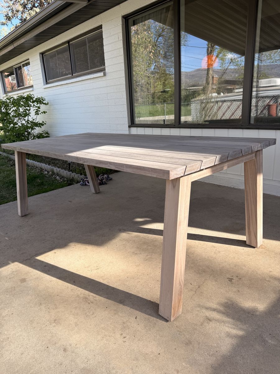 High-Quality Wood Dining Table – Indoor or Outdoor – Umbrella Ready