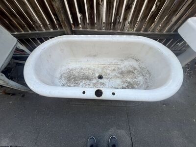 Cast Iron Claw Foot Bathtub