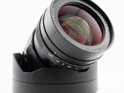 Voigtlander Nokton 17.5mm f0.95 - MFT